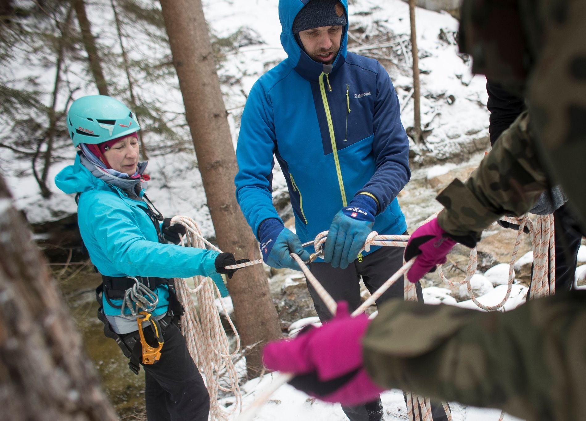 Dostarczamy sprzęt medyczny, aby ratować życie - Polska Misja Medyczna na rzecz społeczeństwa.
