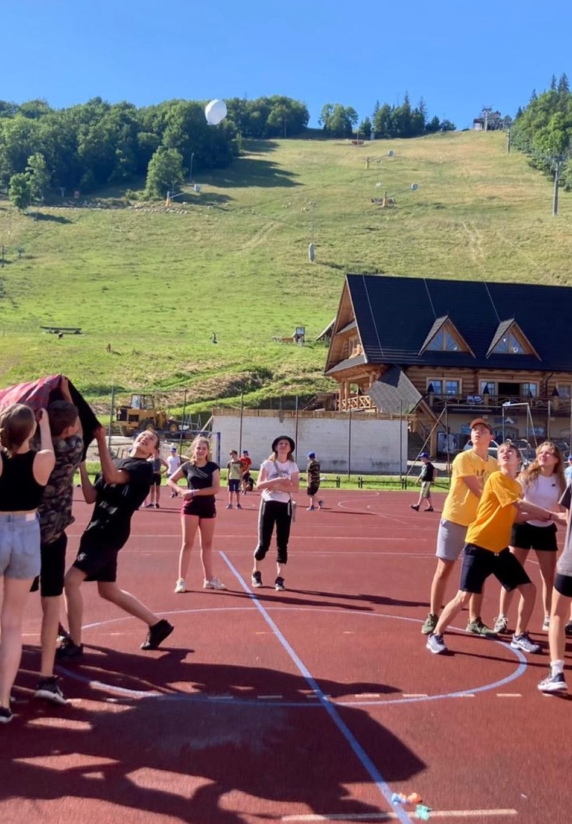 Niosąc nadzieję i uśmiech - Polska Misja Medyczna jako źródło wsparcia medycznego.